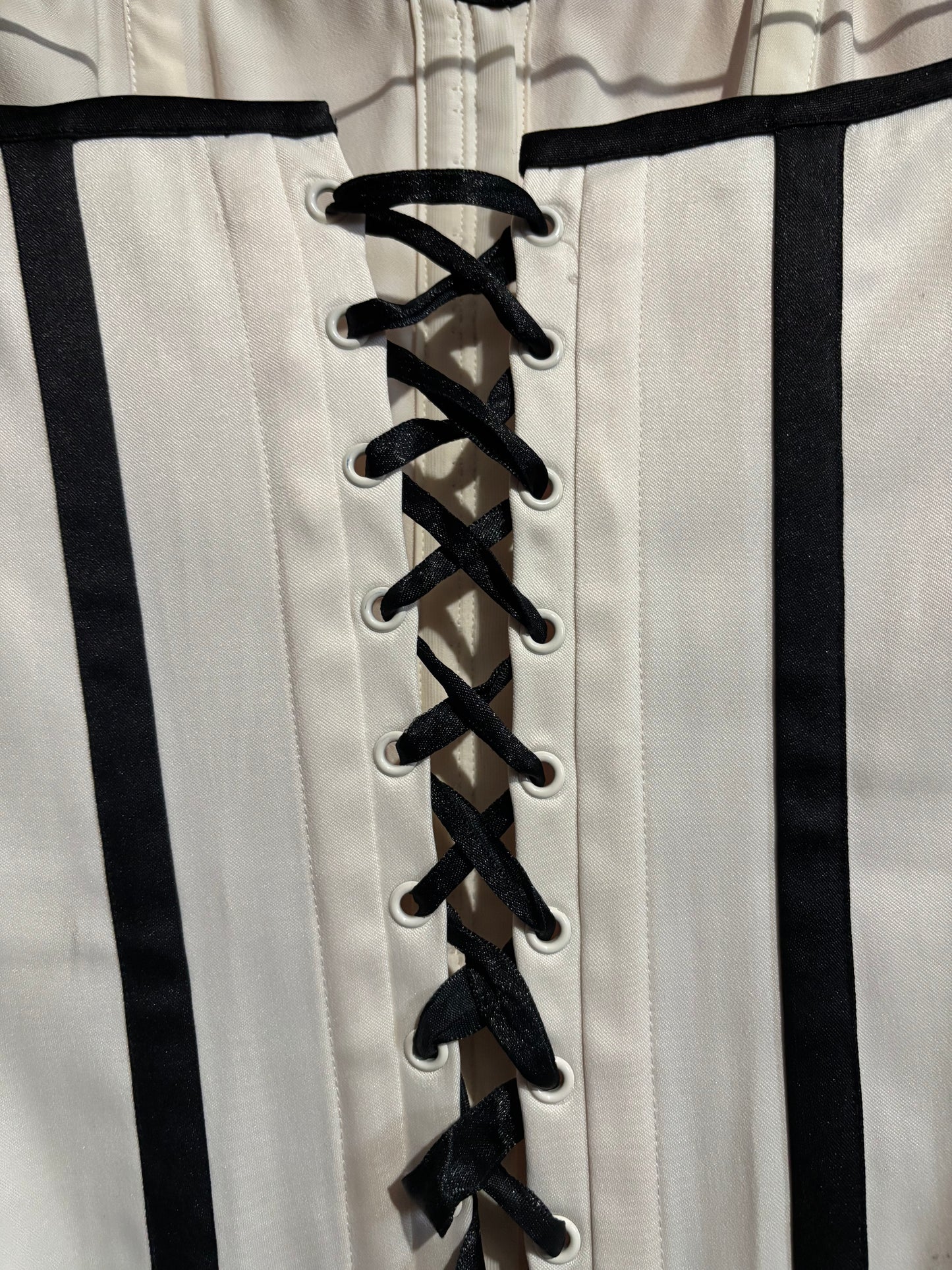 Pearly White Corset M